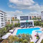 Luxury 4Br Apartment Pool View