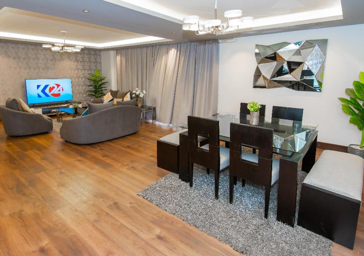 Luxury 4br Pool View Apartment