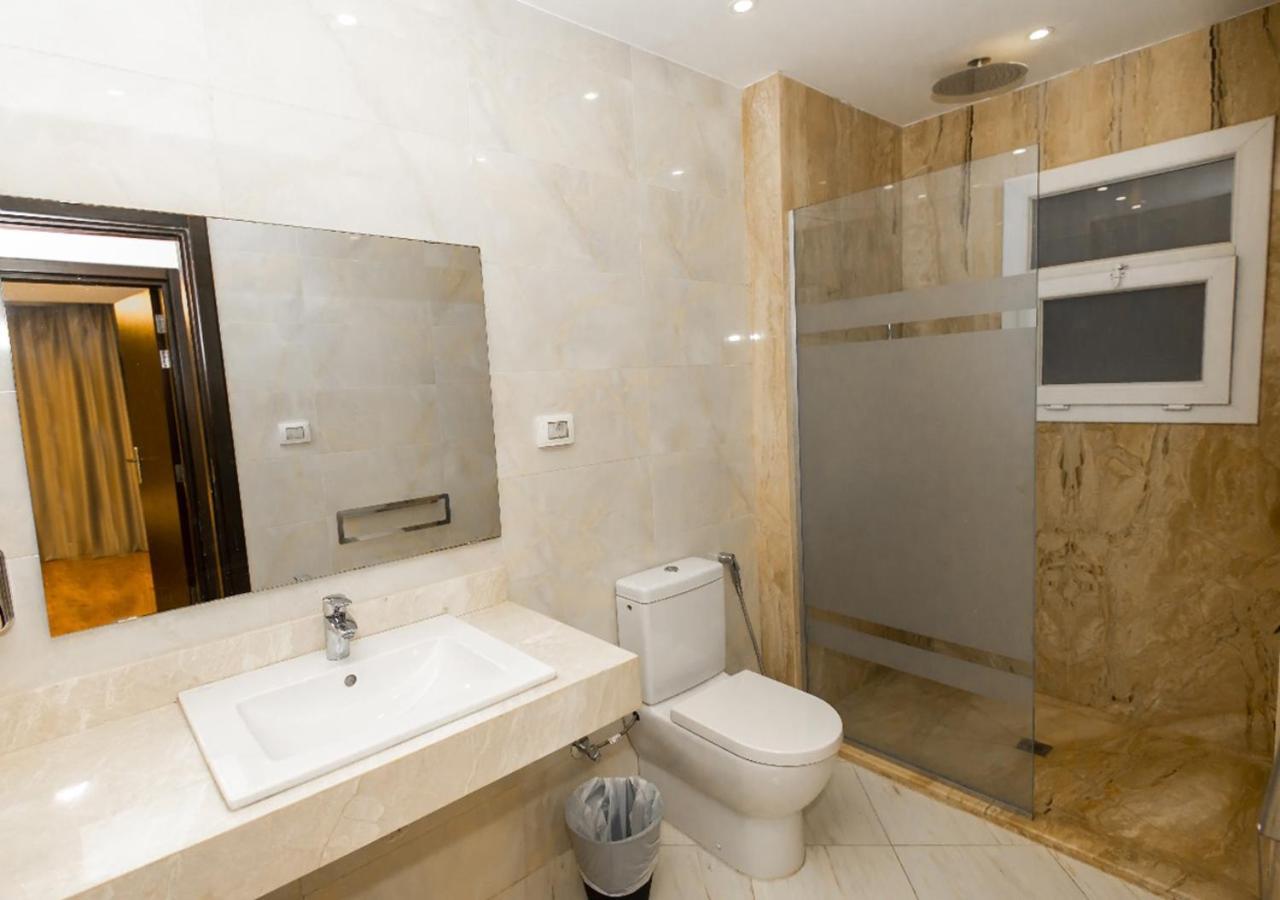 Luxury 4br Pool View Apartment